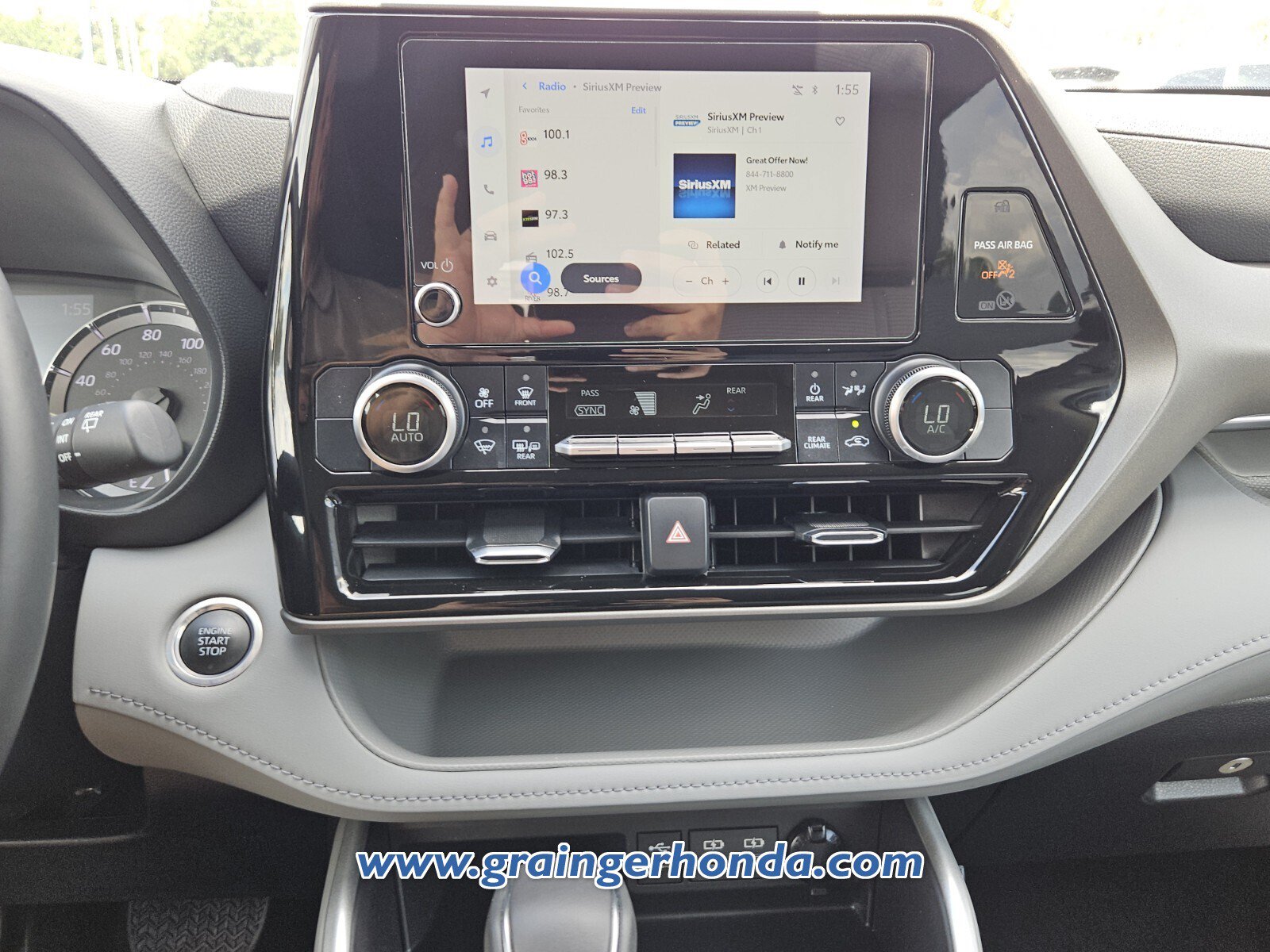 Used 2024 Toyota Highlander LE FWD image 15