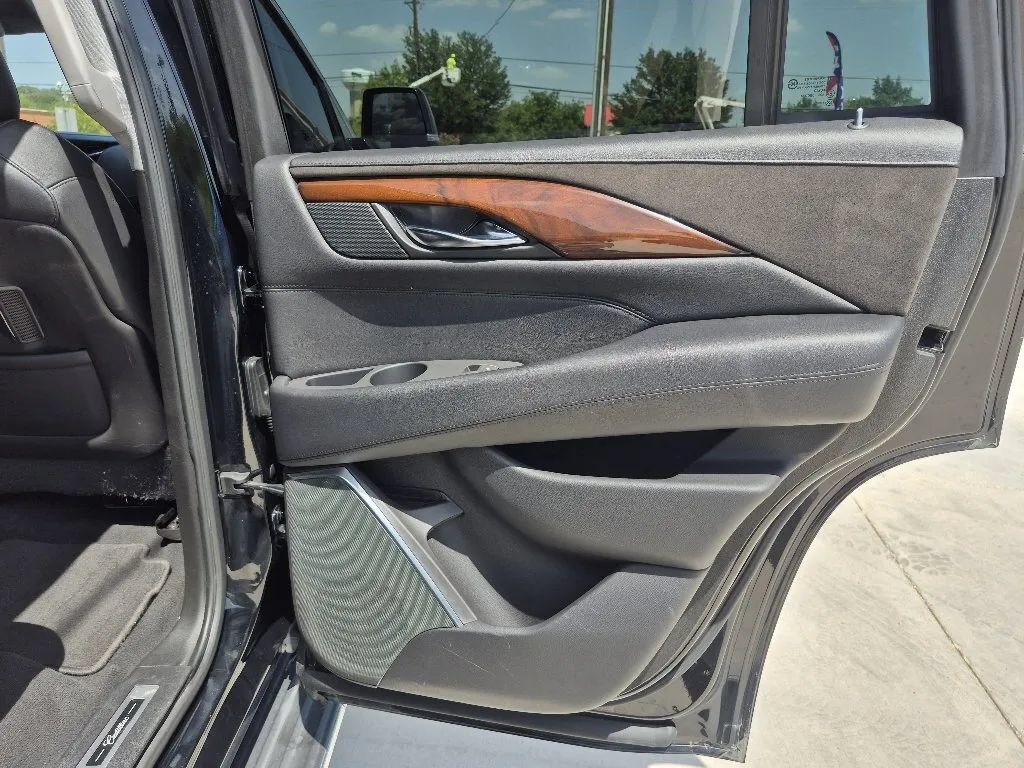 Used 2018 Cadillac Escalade Luxury RWD image 20