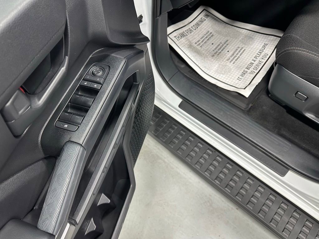Used 2025 Toyota 4Runner SR5 AWD/4WD image 9