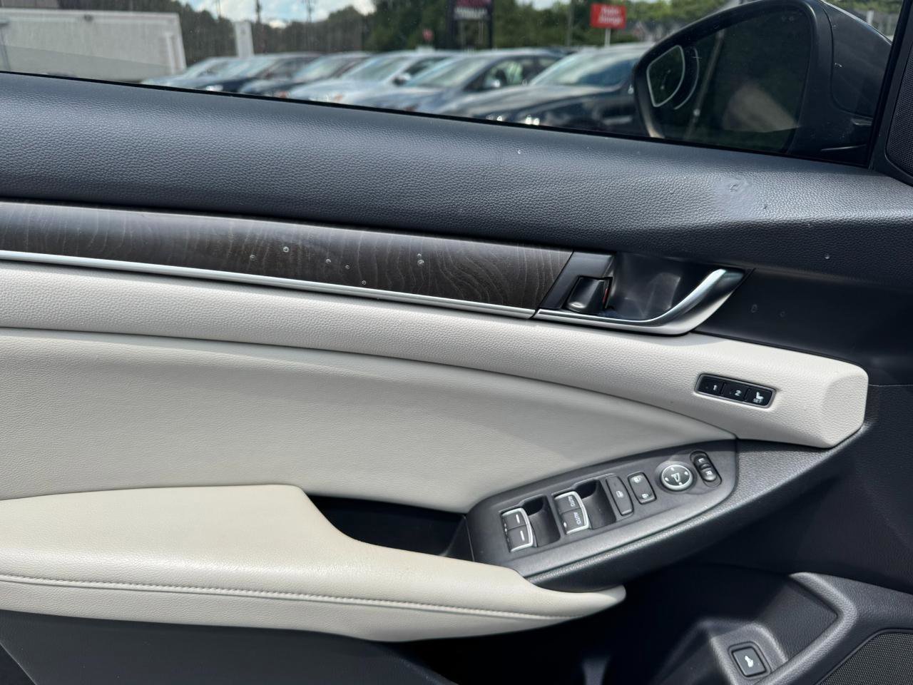 Used 2018 Honda Accord Touring image 9