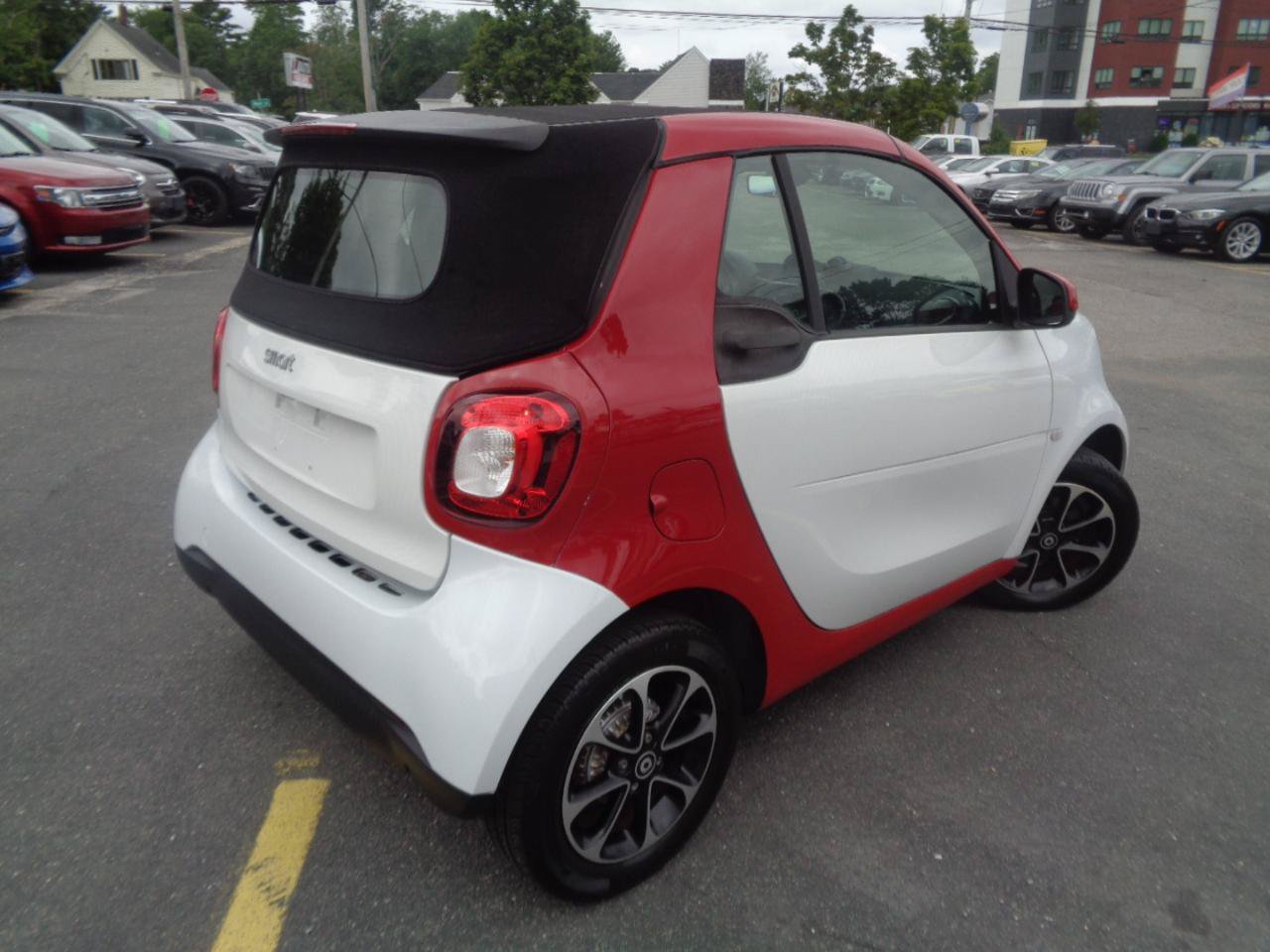 Used 2017 smart fortwo passion RWD image 2