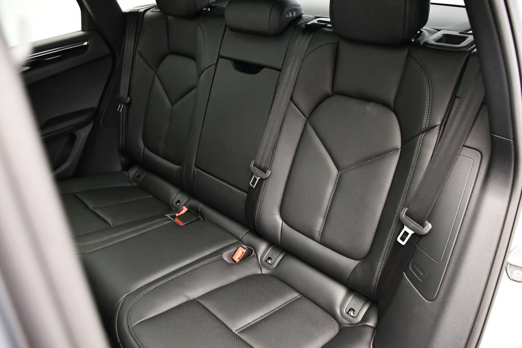 Certified 2026 Porsche Macan Turbo AWD/4WD image 47