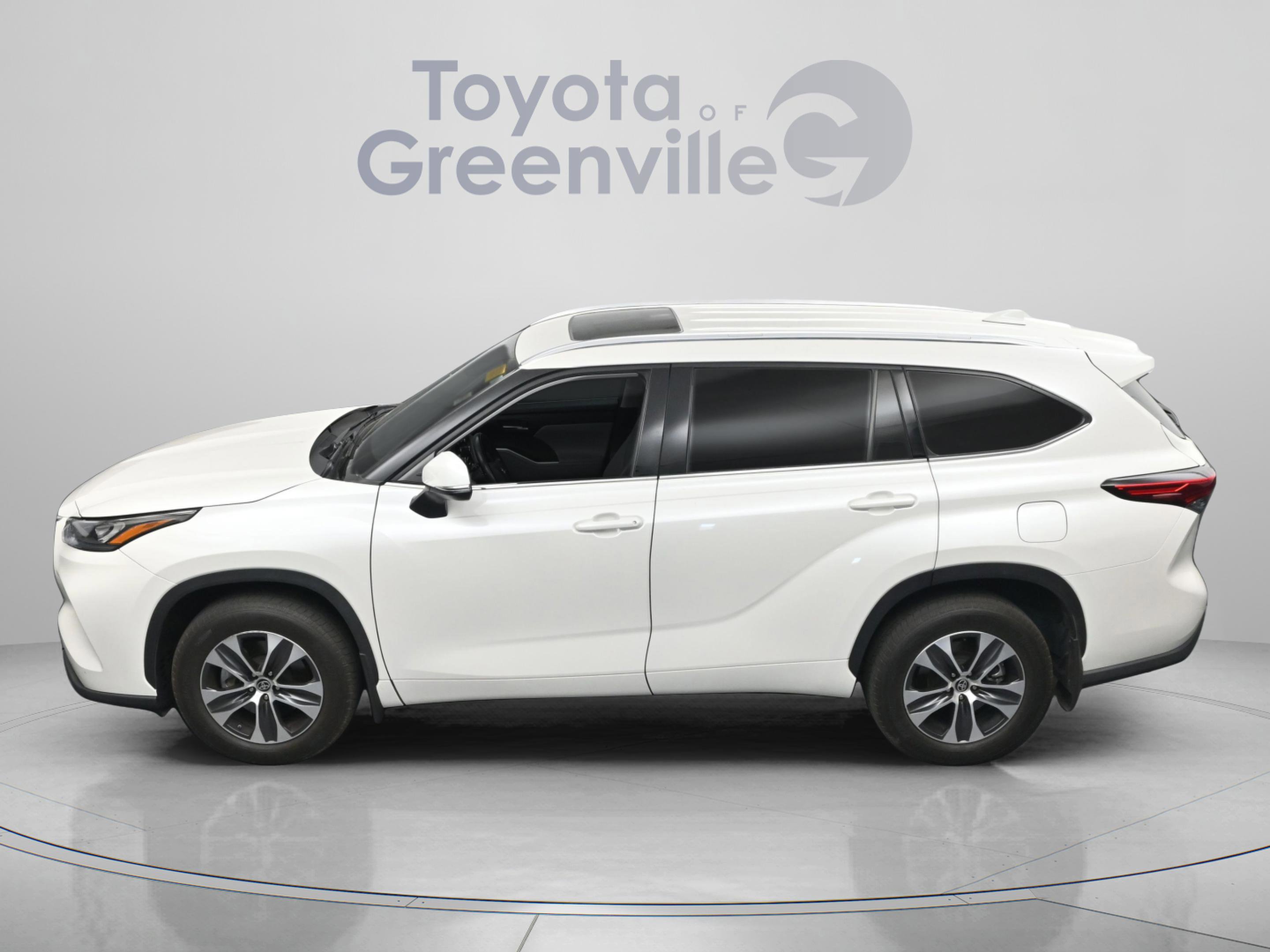 Used 2020 Toyota Highlander XLE AWD/4WD image 4