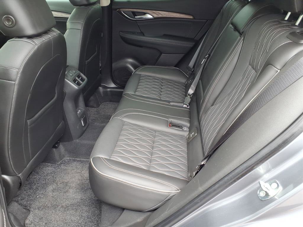 Used 2022 Buick Envision Avenir w/ Technology Package II FWD image 21