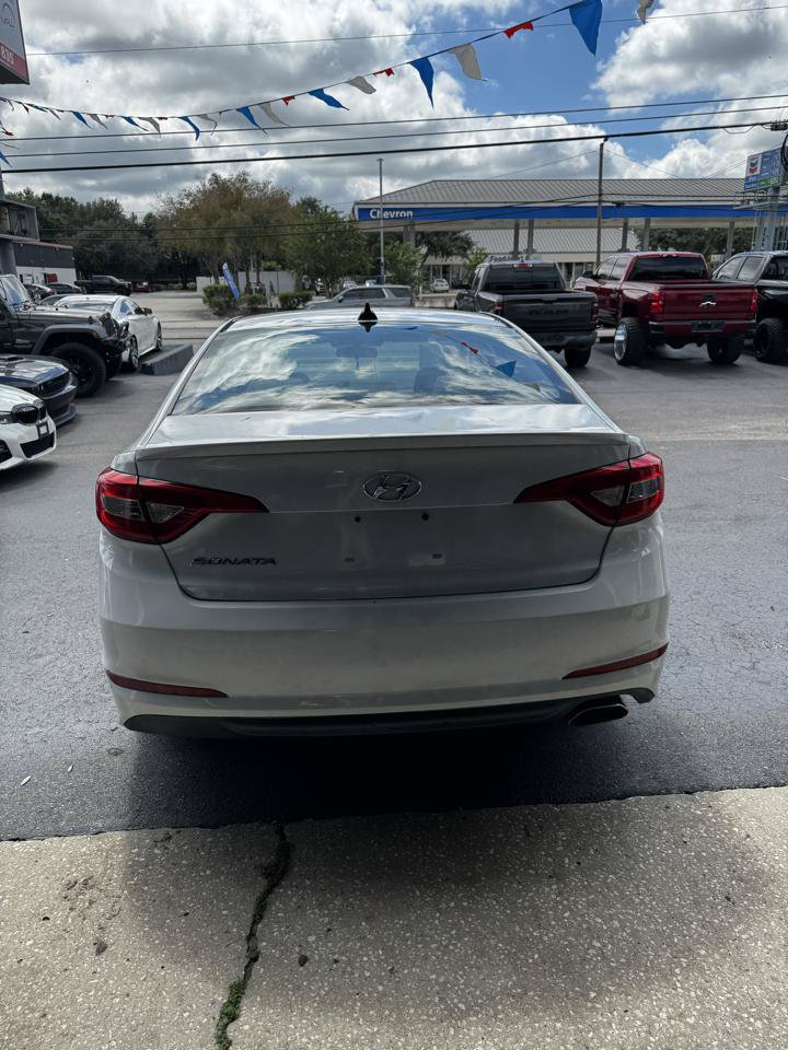 Used 2015 Hyundai Sonata SE FWD image 4
