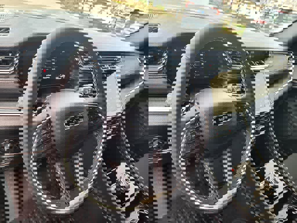 Used 2024 Jeep Grand Cherokee Laredo X image 9