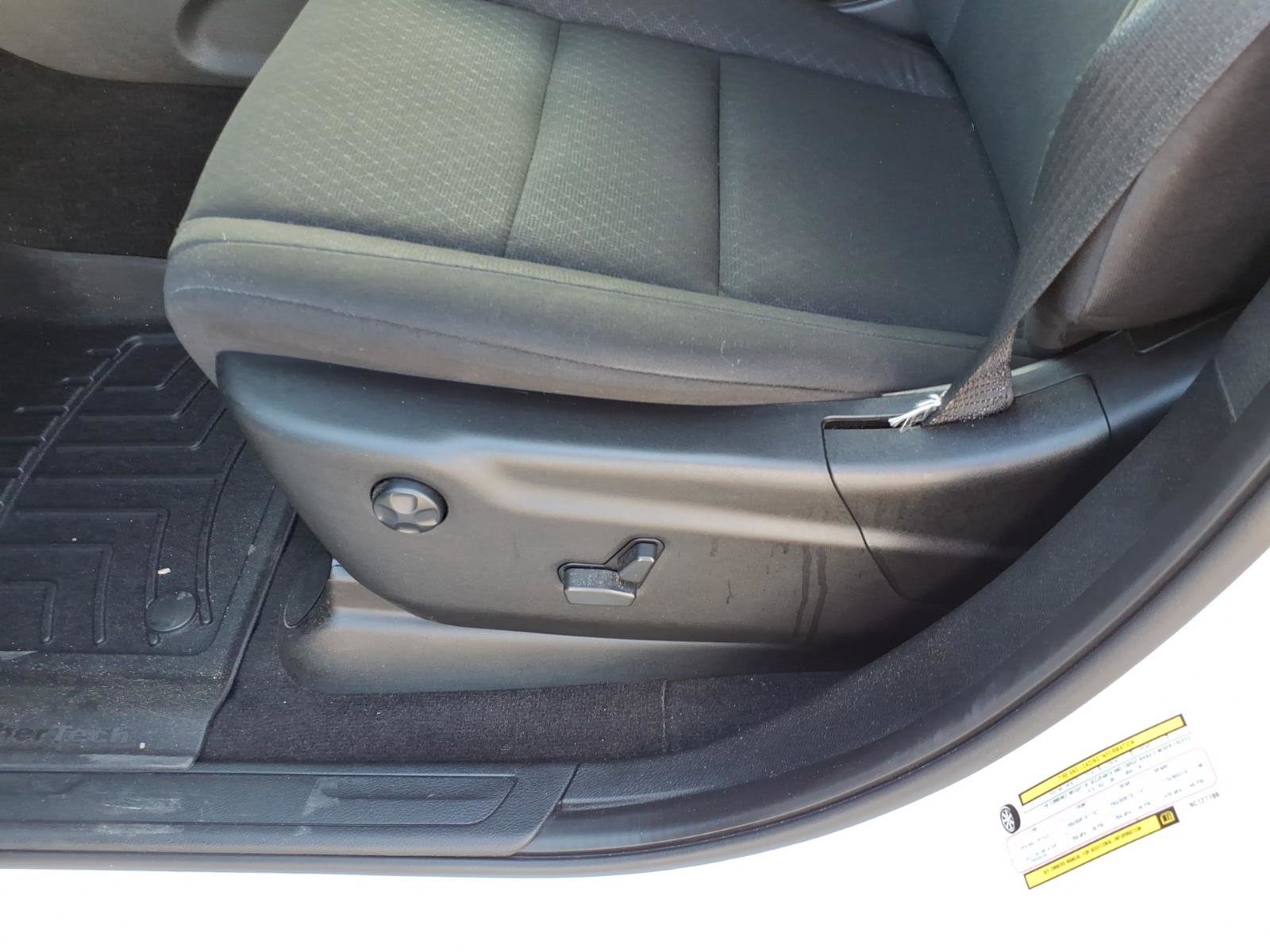 Used 2022 Jeep Grand Cherokee Laredo E image 7