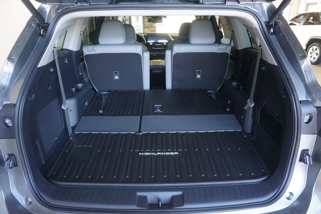 New 2026 Toyota Highlander Platinum AWD/4WD image 22