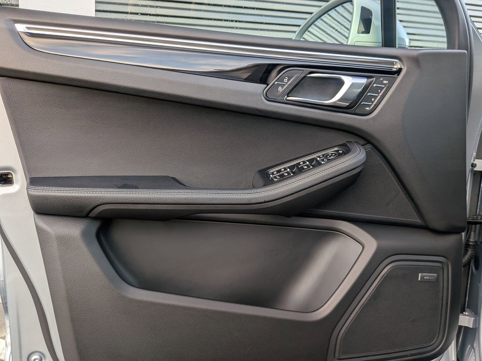 Certified 2026 Porsche Macan image 14