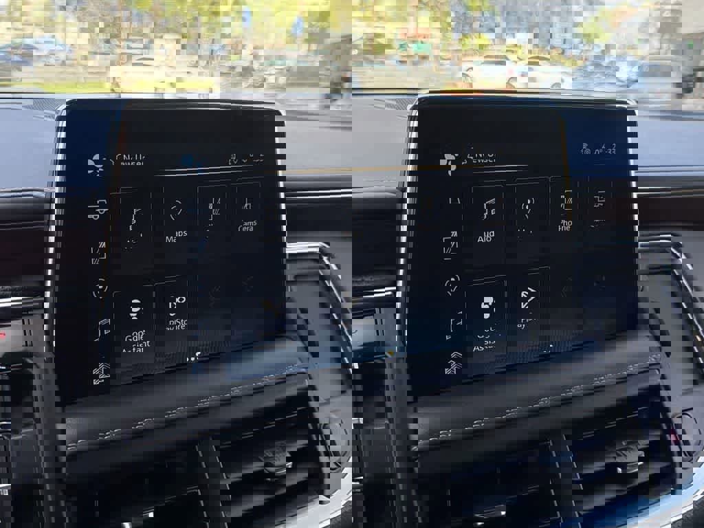 Used 2023 Chevrolet Suburban Premier image 15