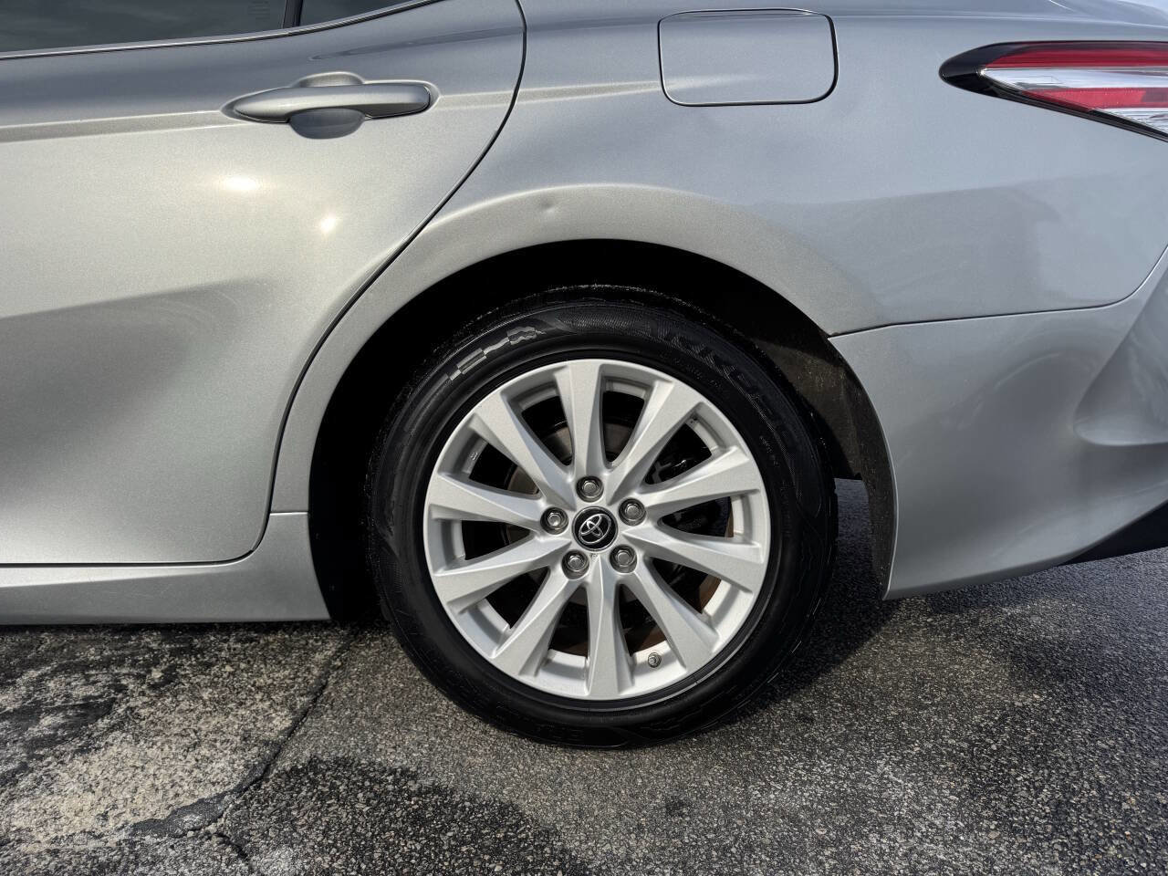 Used 2019 Toyota Camry LE w/ Convenience Package image 6