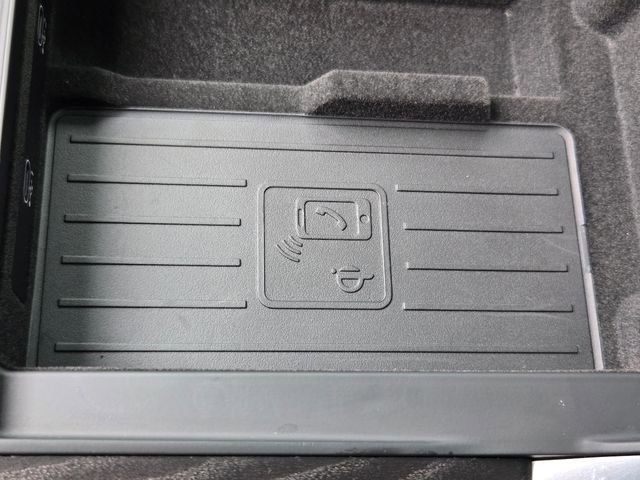 Used 2023 Audi Q8 Prestige AWD/4WD image 32