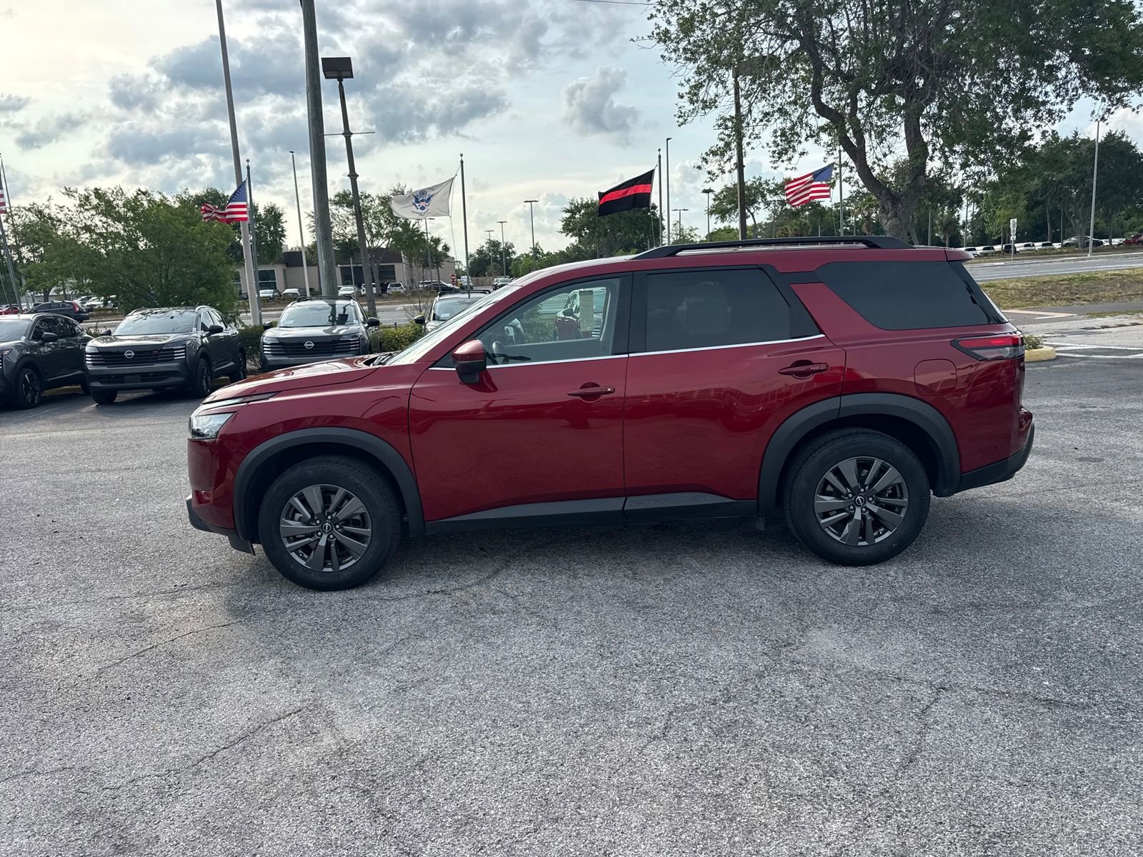 Certified 2024 Nissan Pathfinder SV FWD image 9