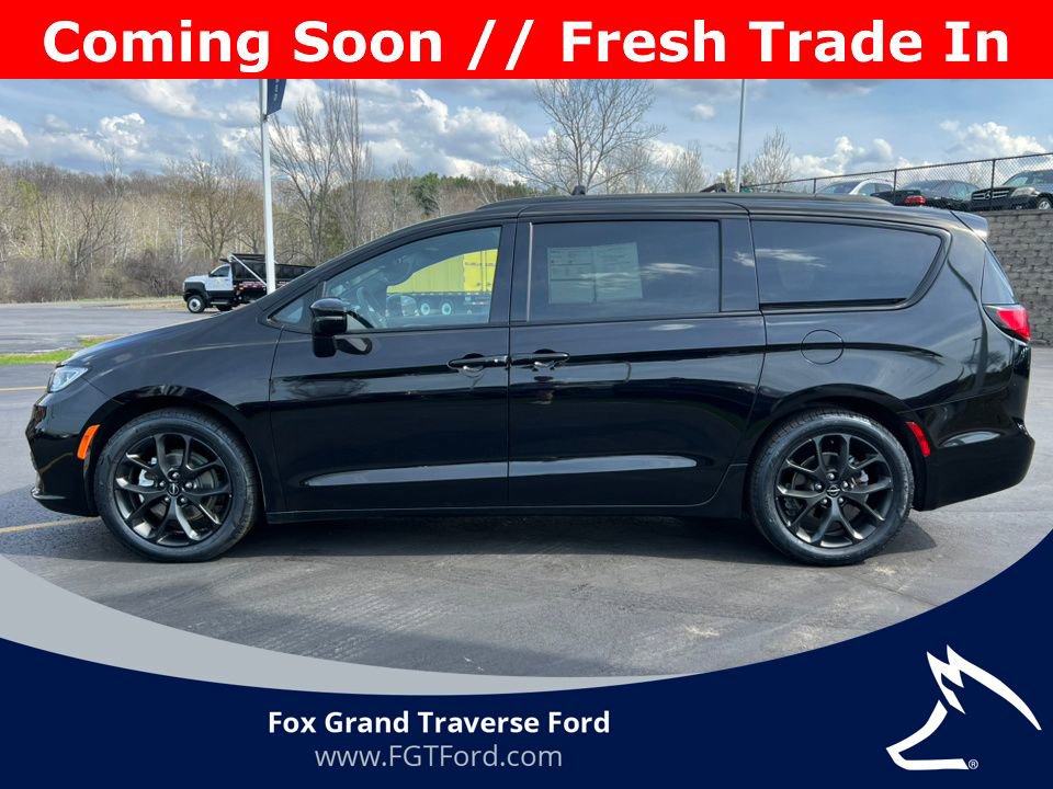 Used 2025 Chrysler Pacifica Limited FWD image 42