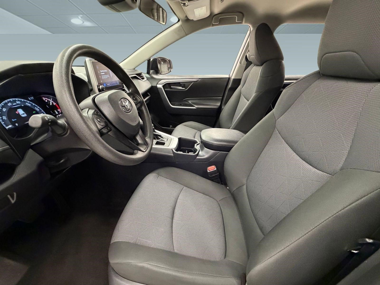 Used 2025 Toyota RAV4 XLE image 4