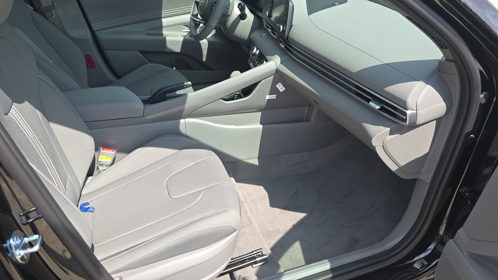 New 2026 Hyundai Elantra Sport FWD image 13