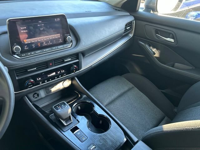 Used 2024 Nissan Rogue SV FWD image 11