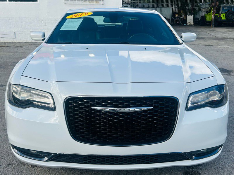 Used 2019 Chrysler 300 S image 8