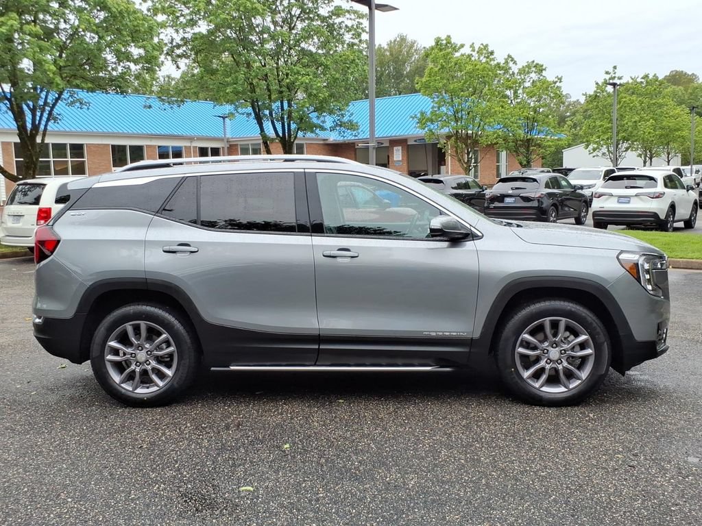 Used 2023 GMC Terrain SLT AWD/4WD image 3
