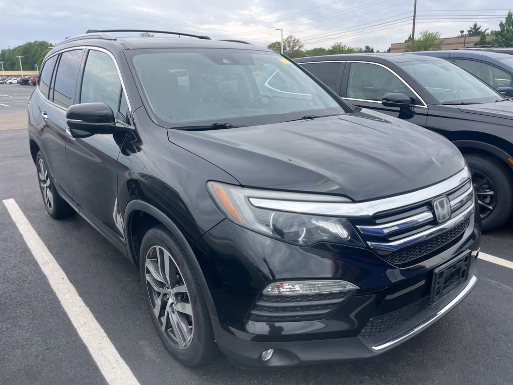 Used 2017 Honda Pilot Touring image 2