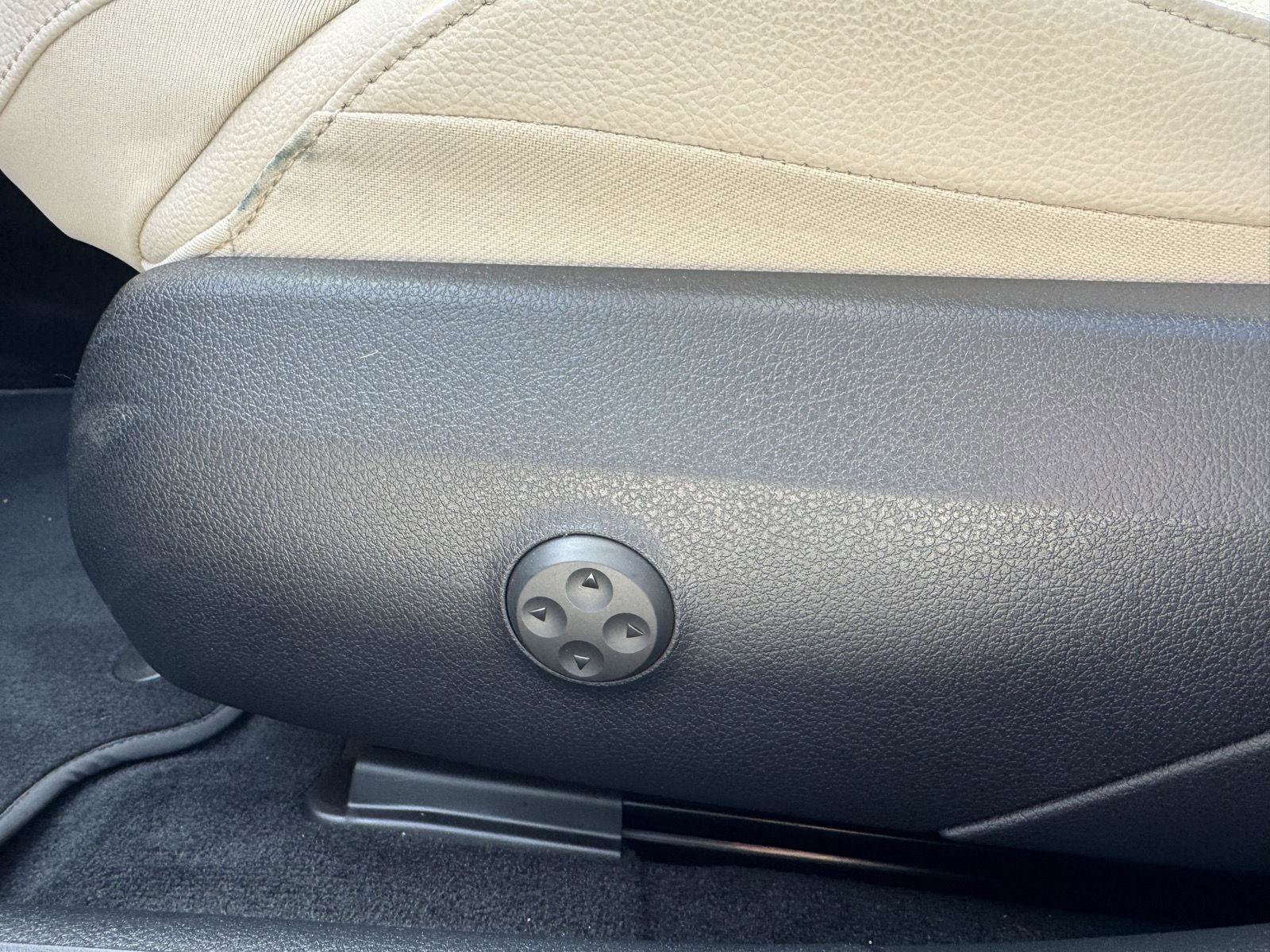 Certified 2025 Mercedes-Benz C 300 Sedan image 8