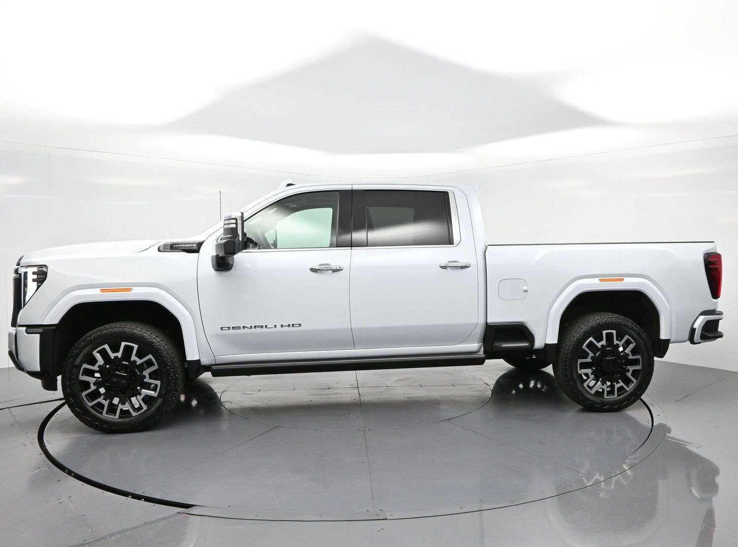 Used 2026 GMC Sierra 2500 Denali Ultimate AWD/4WD image 4