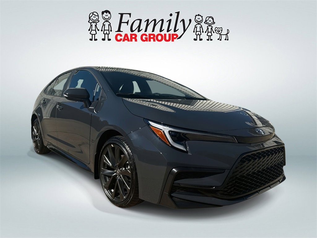 Used 2025 Toyota Corolla SE image 2