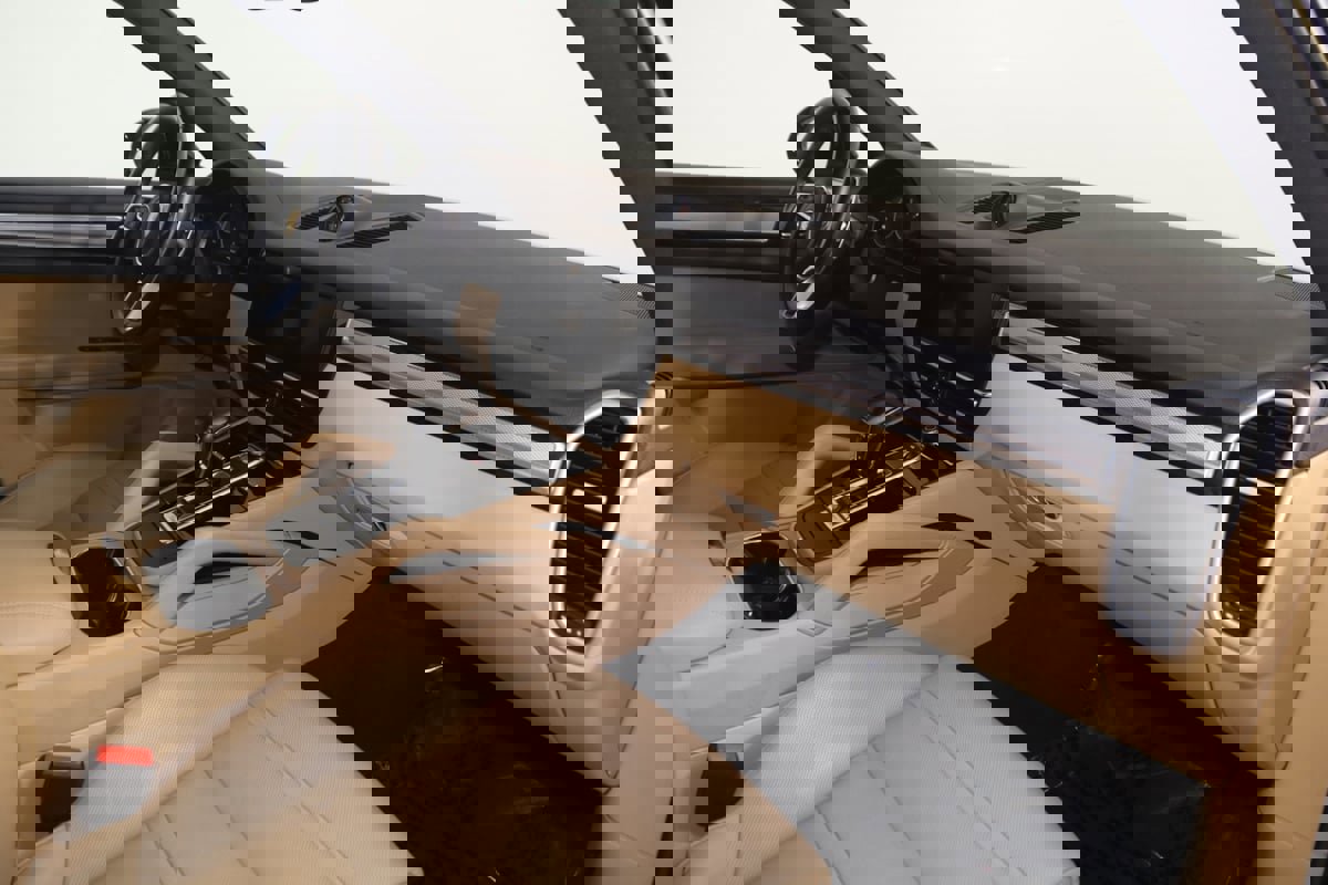 Used 2022 Porsche Cayenne Platinum Edition w/ Premium Package Plus image 29