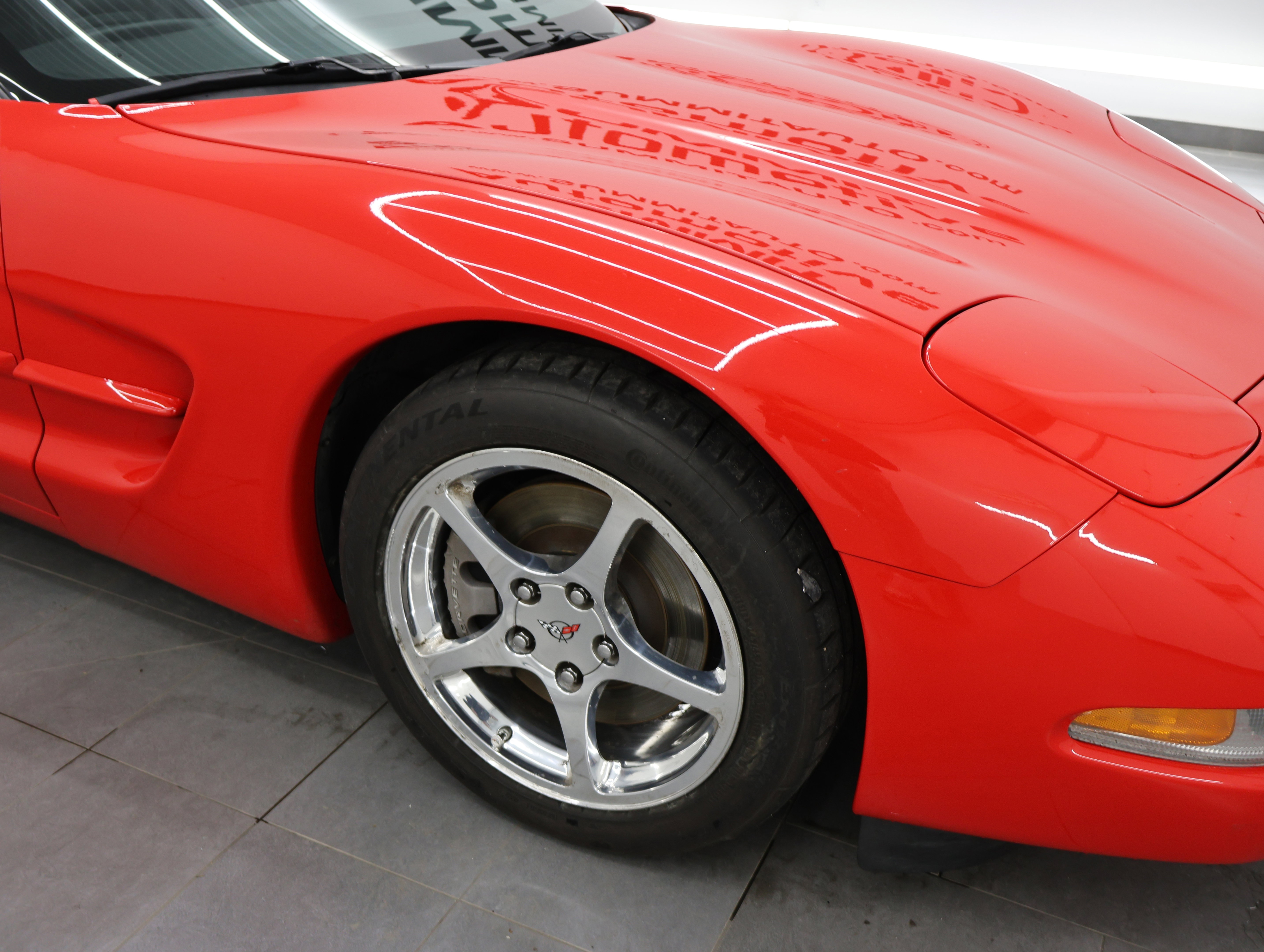 Used 2004 Chevrolet Corvette Coupe w/ Preferred Equipment Group RWD image 19