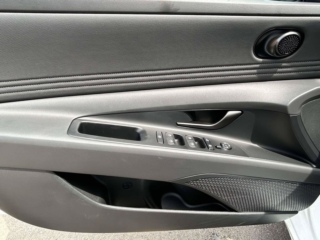 New 2026 Hyundai Elantra SEL Sport FWD image 15