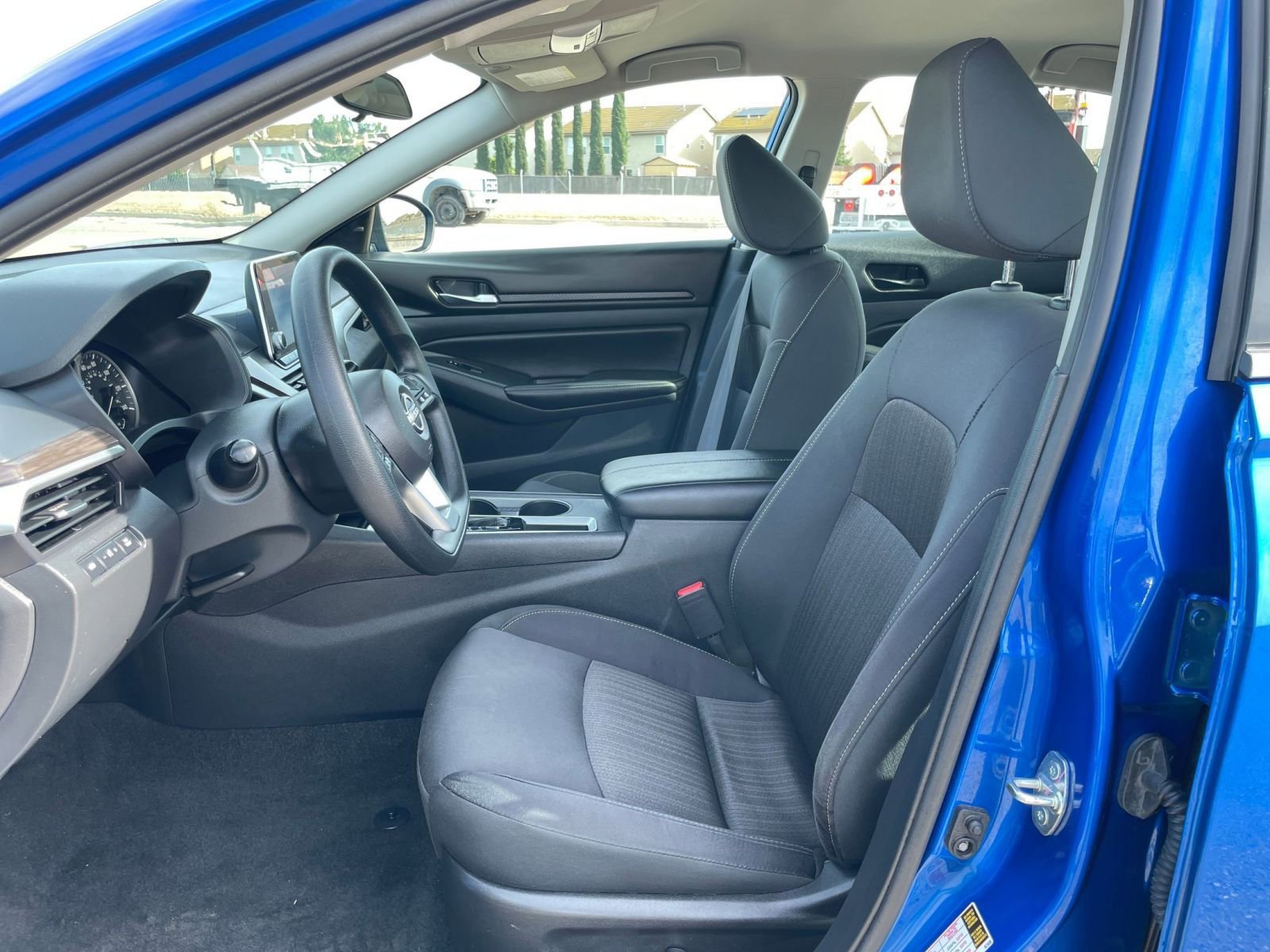 Used 2025 Nissan Altima 2.5 SV FWD image 28