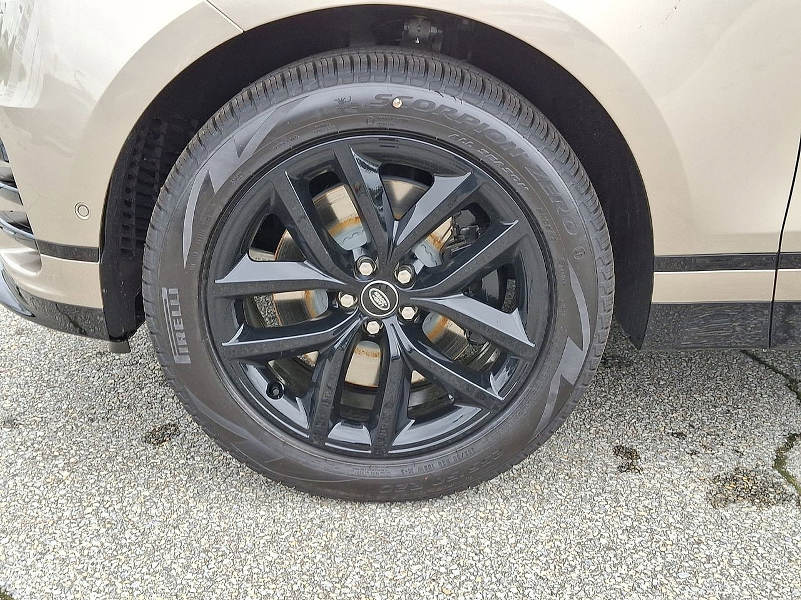 Certified 2026 Land Rover Range Rover Velar Dynamic SE image 16