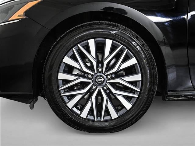 Used 2024 Nissan Altima 2.5 SV FWD image 24