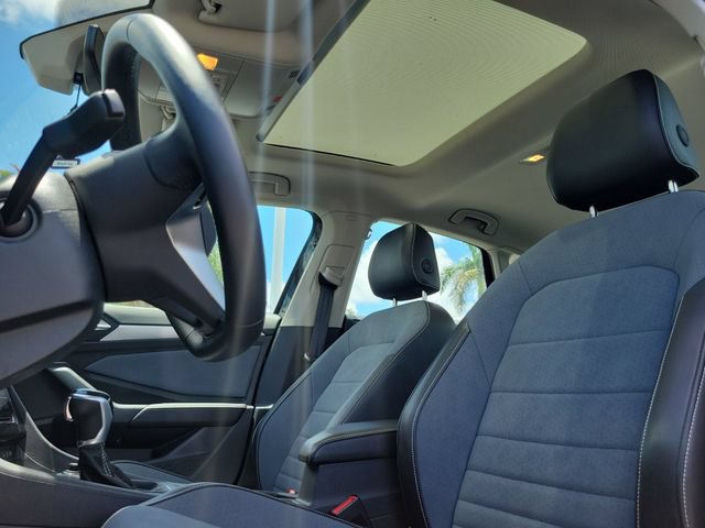 Used 2025 Volkswagen Jetta SE FWD image 17