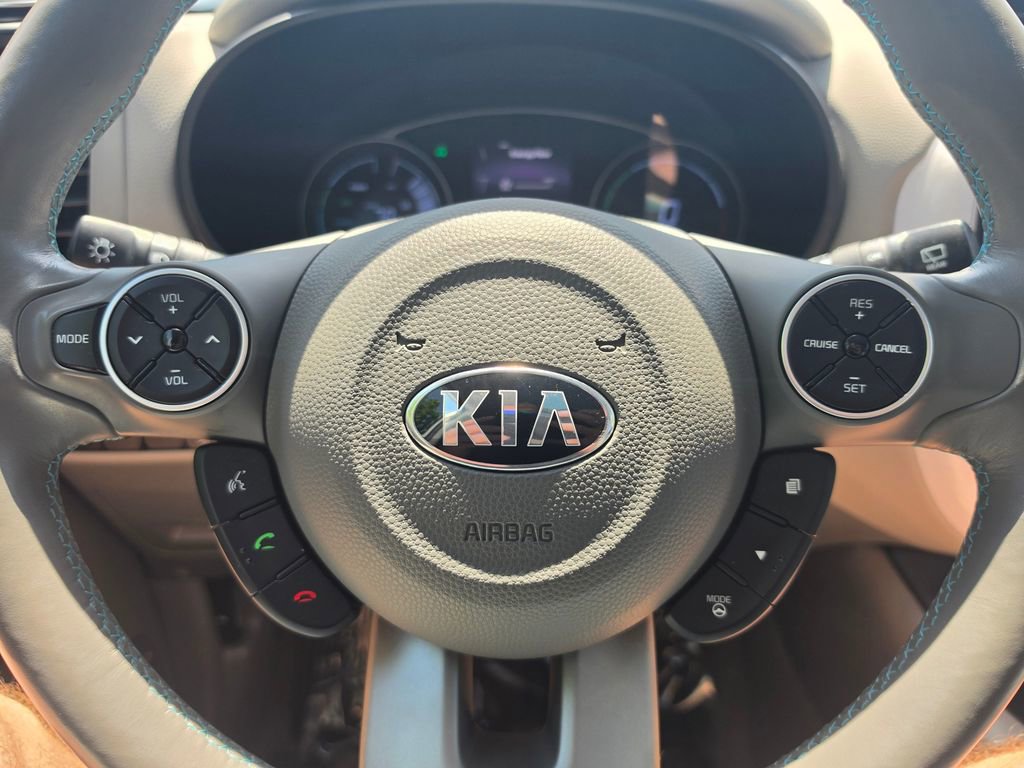 Used 2018 Kia Soul EV + w/ Sun & Fun Package FWD image 25