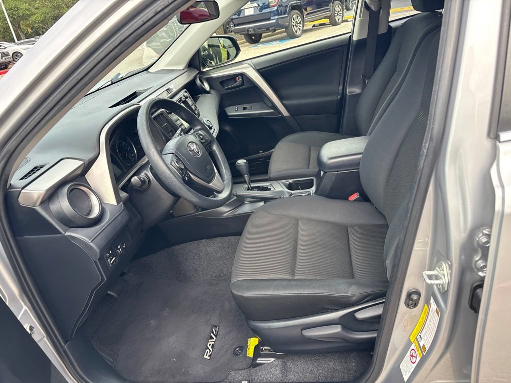 Used 2018 Toyota RAV4 LE FWD image 16