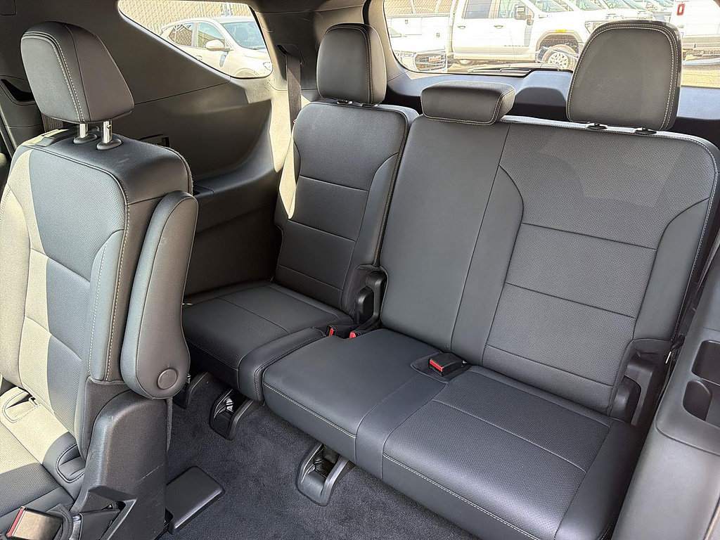 Used 2025 Chevrolet Traverse LT AWD/4WD image 42