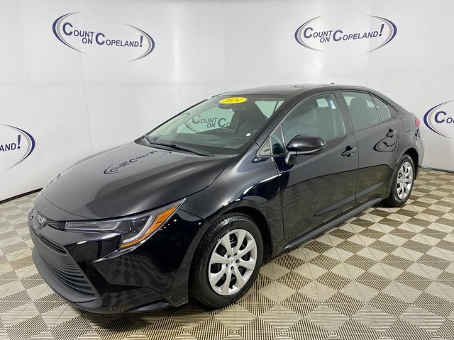 Used 2024 Toyota Corolla LE FWD image 3