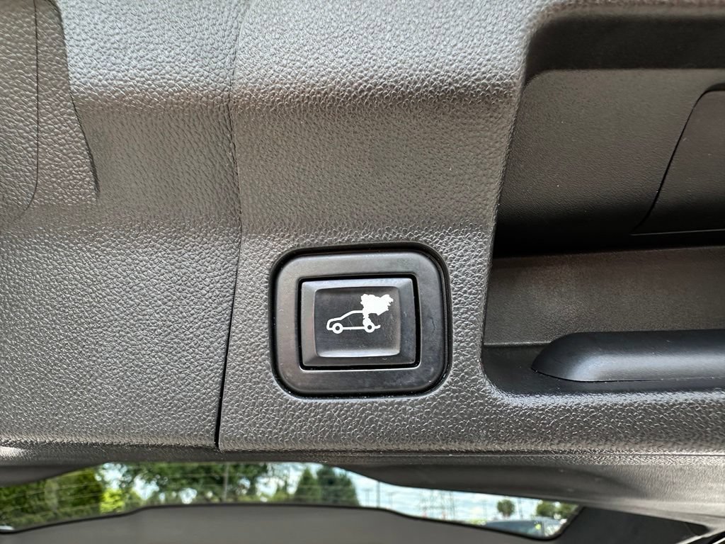 Used 2022 GMC Acadia AT4 w/ Technology Package AWD/4WD image 43