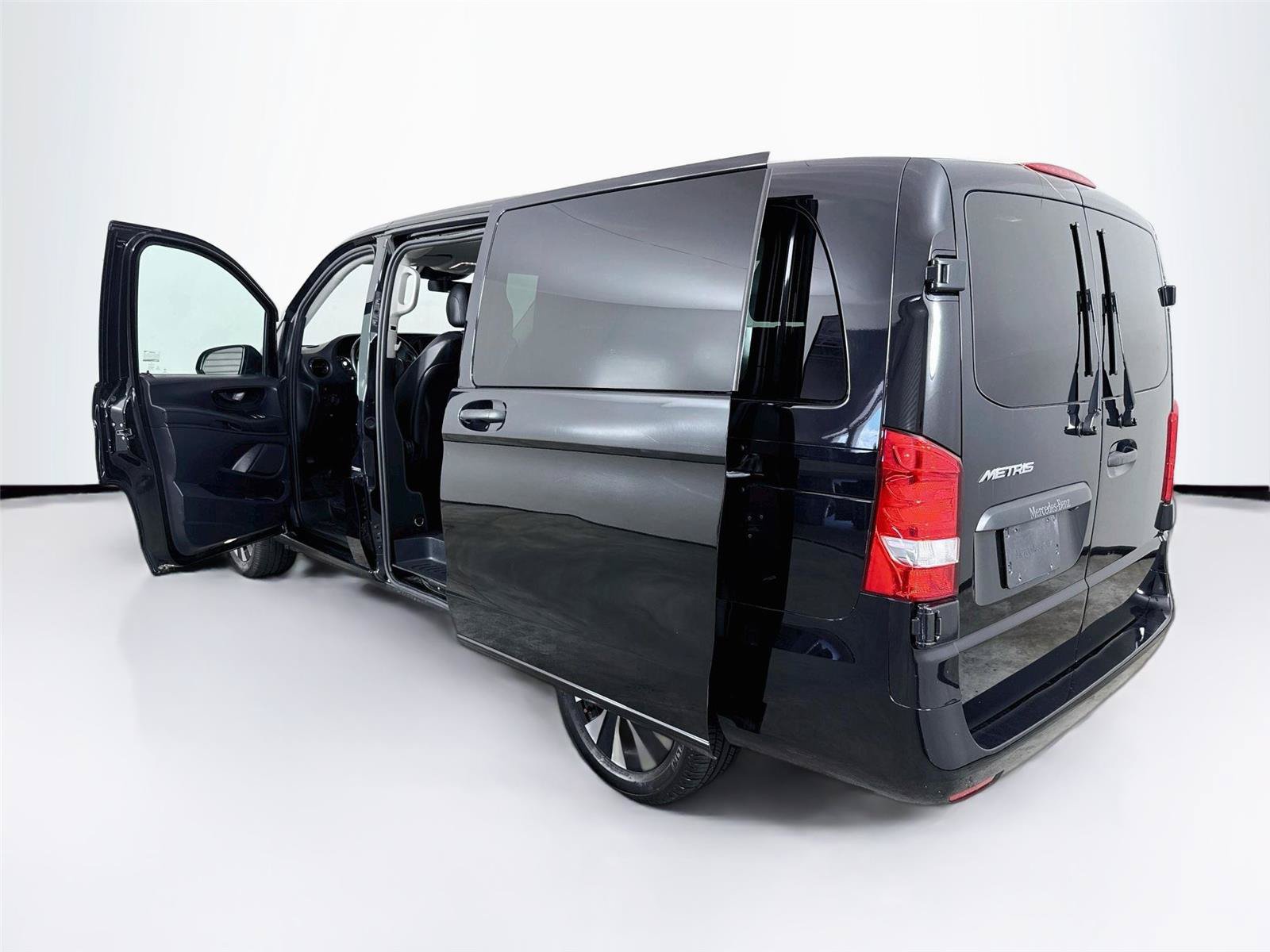 Used 2022 Mercedes-Benz Metris Passenger image 40
