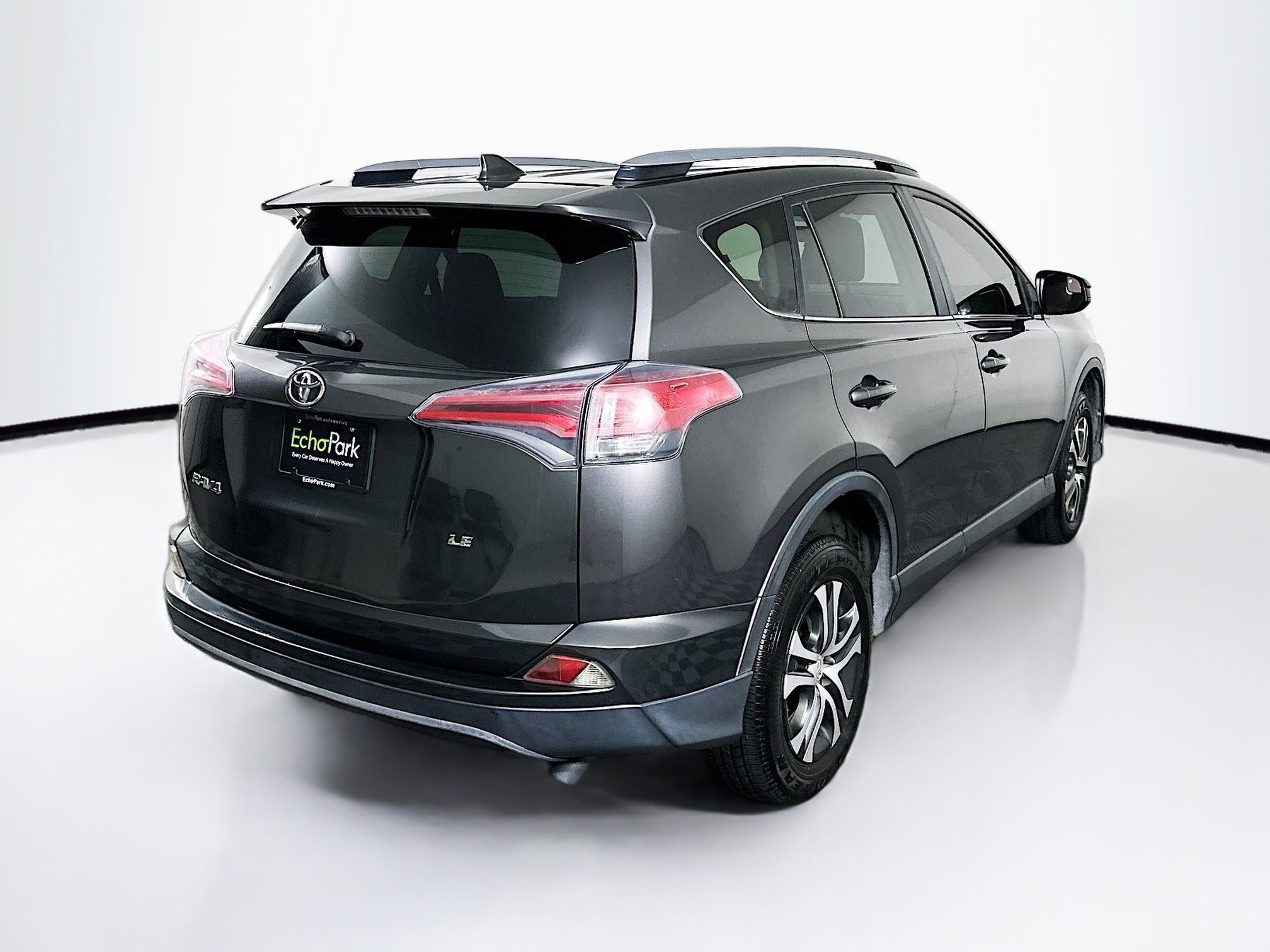 Used 2018 Toyota RAV4 LE image 9