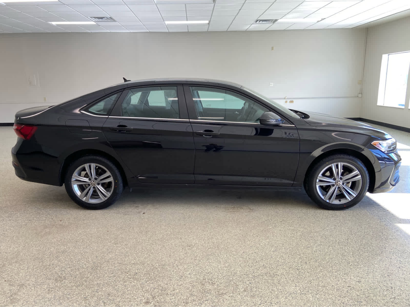 Used 2024 Volkswagen Jetta SE image 10