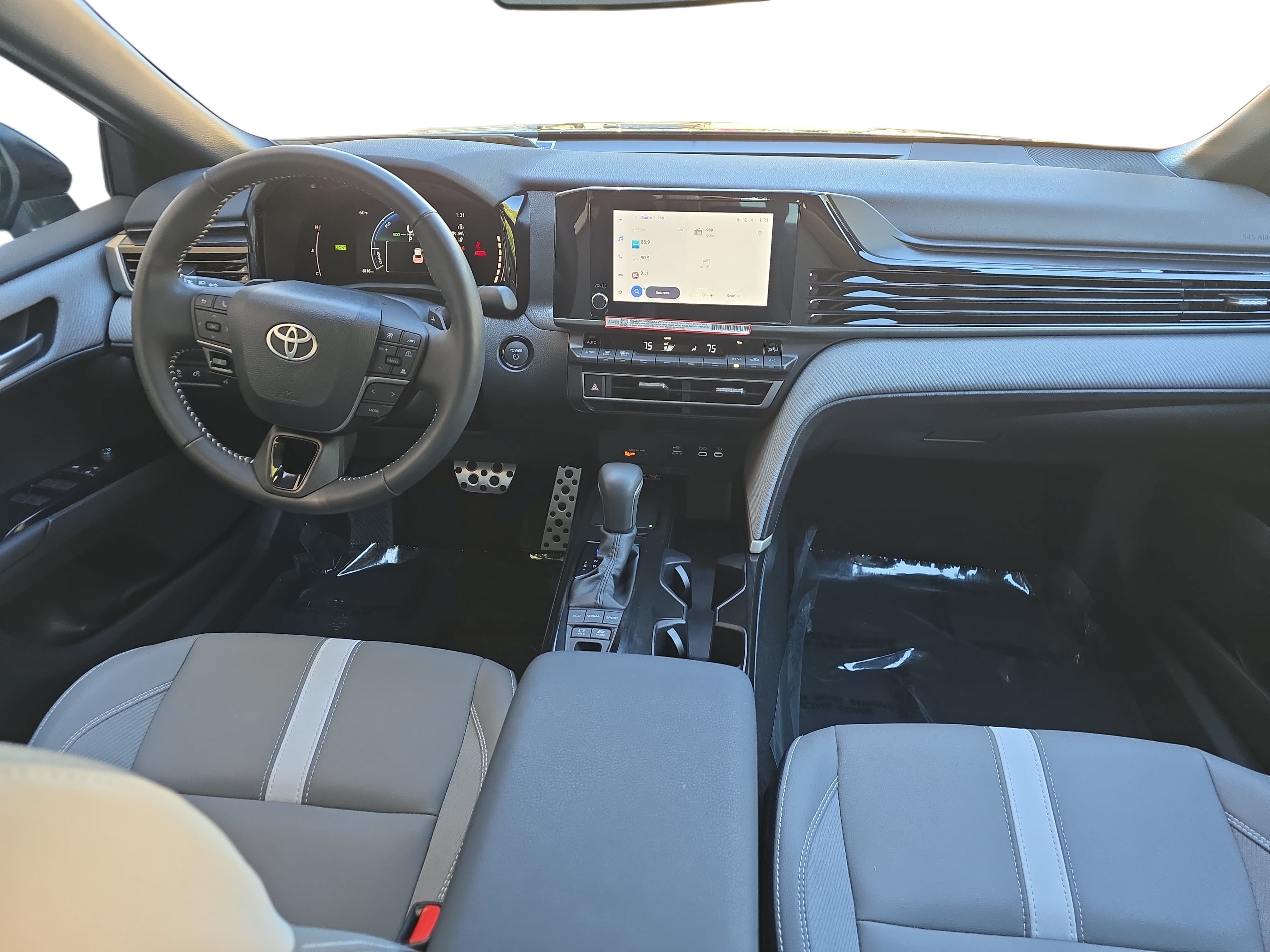 Used 2026 Toyota Camry SE FWD image 9