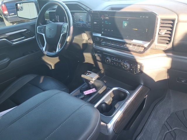 Used 2023 Chevrolet Silverado 1500 RST w/ Redline Edition AWD/4WD image 5