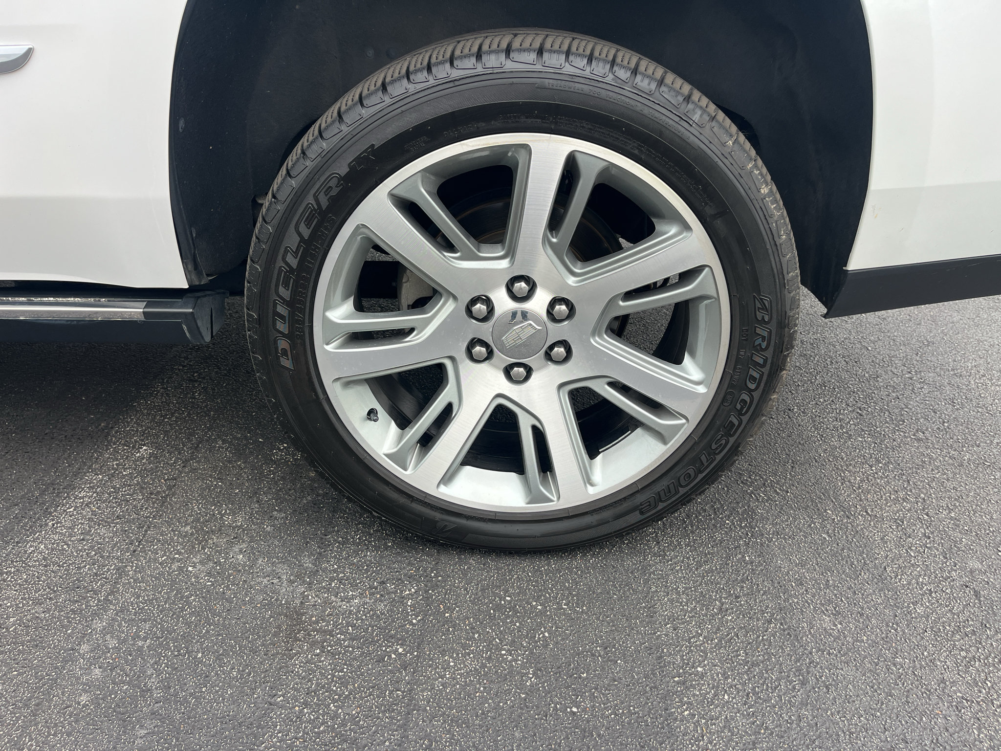 Used 2018 Cadillac Escalade Premium Luxury AWD/4WD image 12