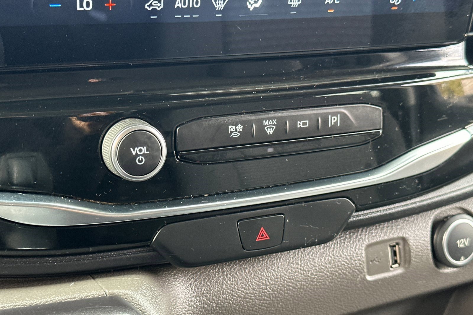 Used 2023 Ford Transit 350 XLT image 16