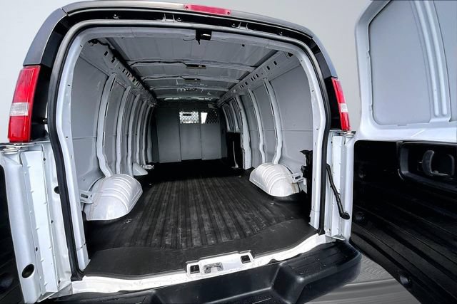Used 2023 GMC Savana 2500 Extended RWD image 20