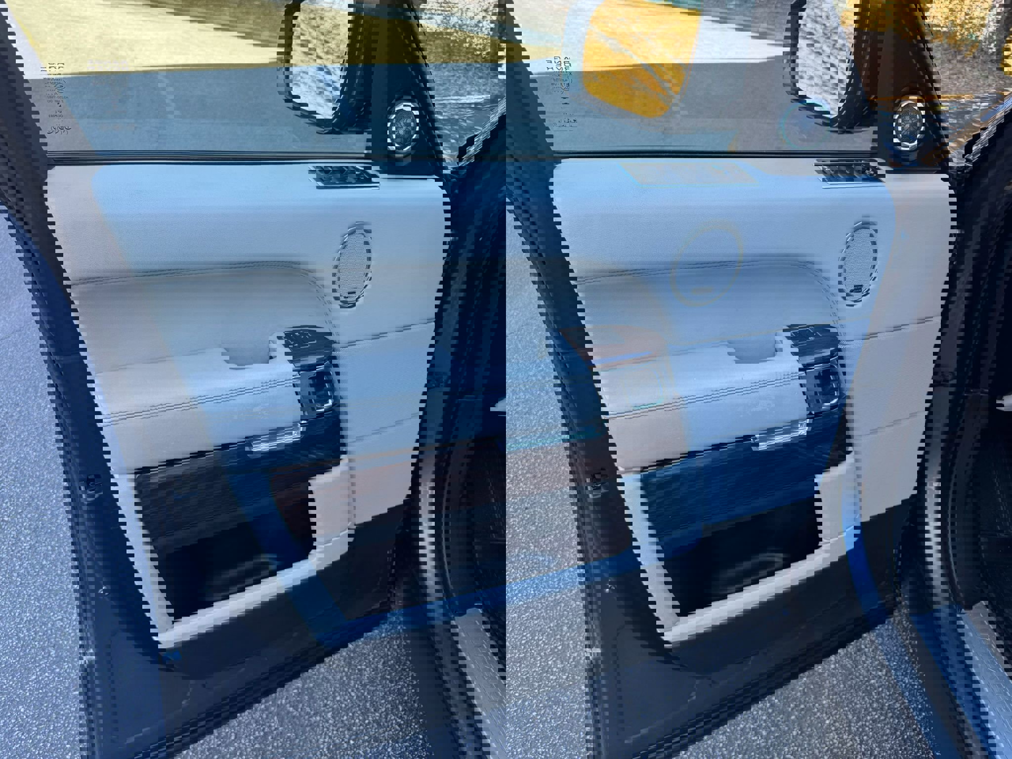 Used 2014 Land Rover Range Rover HSE image 21