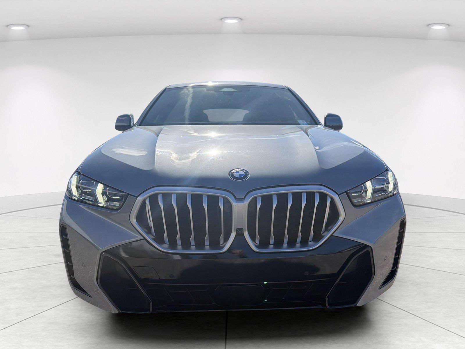 Certified 2025 BMW X6 xDrive40i w/ Climate Comfort Package AWD/4WD image 2
