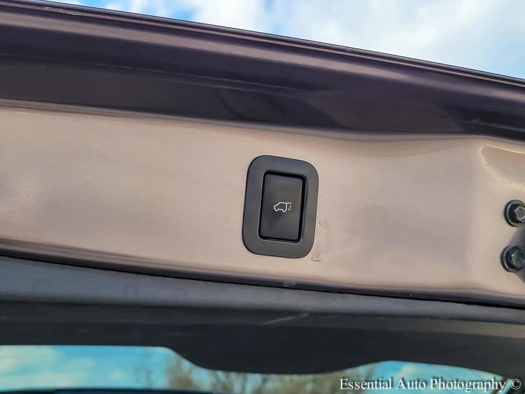 Used 2019 Toyota Highlander XLE AWD/4WD image 30